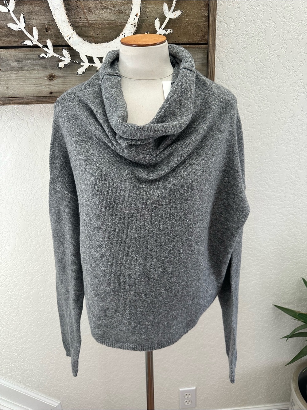 John and Jenn gray turtleneck‎ funnel gray sweater ladies M NWT